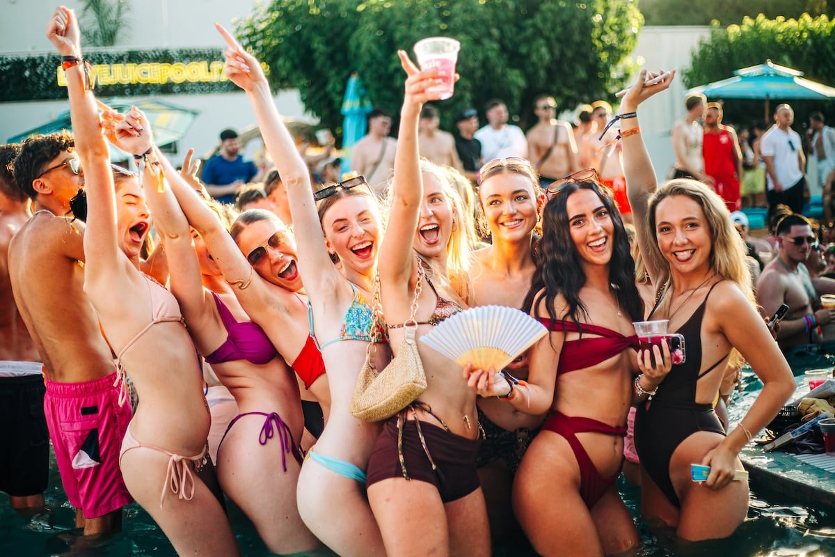 Drama Pool Party - Doors Close