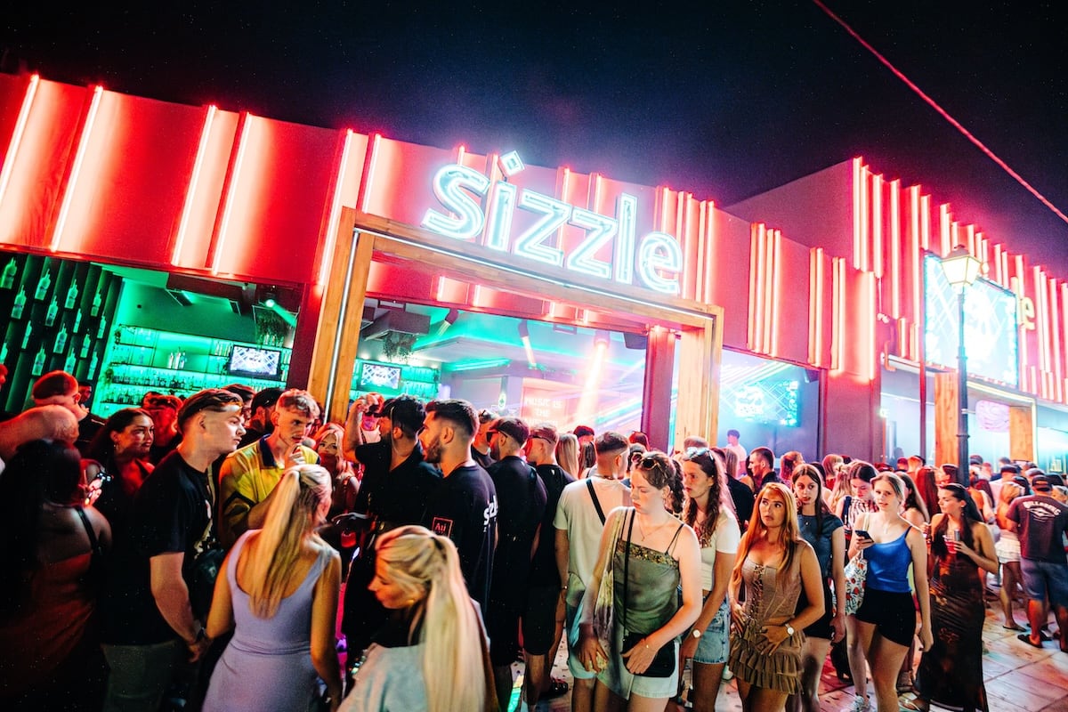 Wonderland - Doors Close