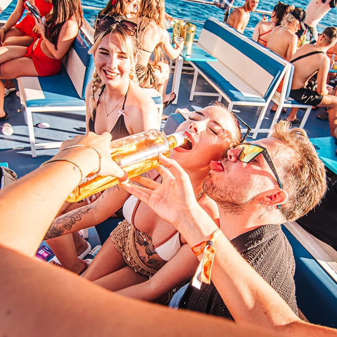 Uncharted Boat Party Friends Drinking